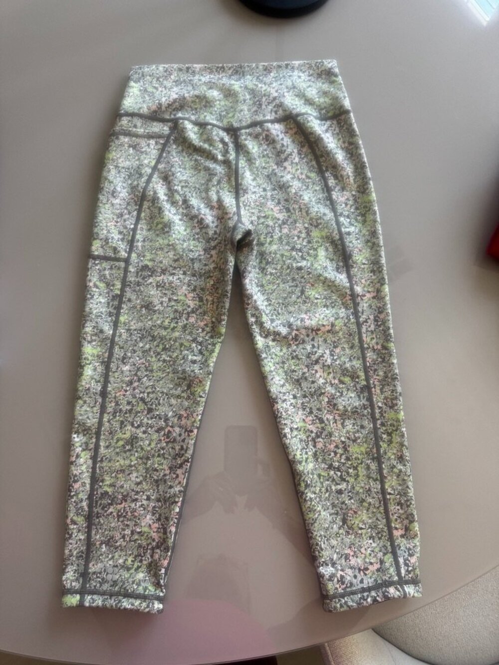 SWEATY BETTY Green Alert Pebble Print Super Sculpt 7/8 Leggings Size M